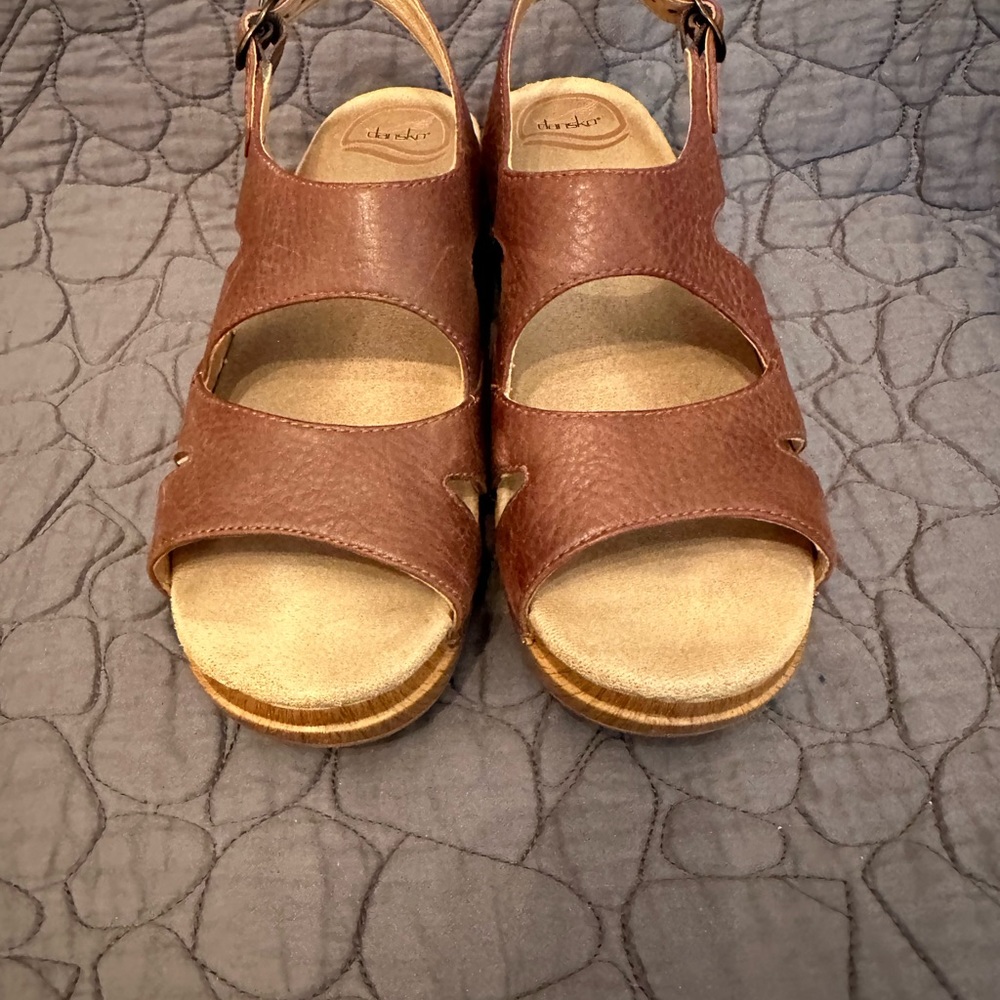 Dansko sandals size 40, dark tan